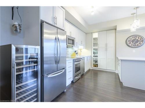 204-128 Garden Drive, Oakville, ON - Indoor Photo Showing Kitchen With Upgraded Kitchen