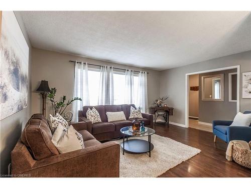 34 Milton Heights Crescent, Milton, ON - Indoor Photo Showing Living Room