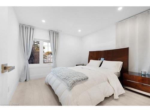 5709 Dorchester Road, Niagara Falls, ON - Indoor Photo Showing Bedroom