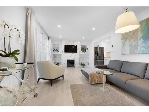 5709 Dorchester Road, Niagara Falls, ON - Indoor Photo Showing Living Room With Fireplace