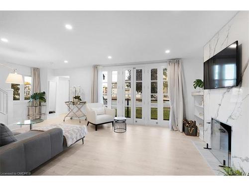 5709 Dorchester Road, Niagara Falls, ON - Indoor Photo Showing Living Room