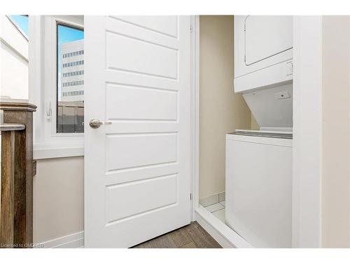 84-721 Lawrence Avenue West Avenue W, Toronto, ON - Indoor Photo Showing Laundry Room