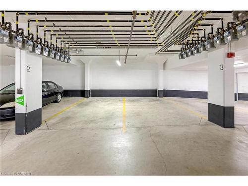 84-721 Lawrence Avenue West Avenue W, Toronto, ON - Indoor Photo Showing Garage