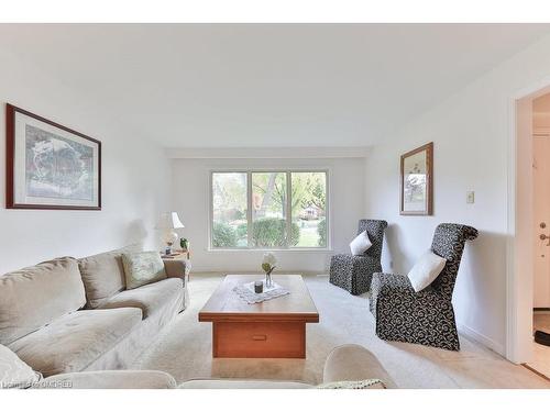 981 Valdese Drive, Mississauga, ON - Indoor Photo Showing Living Room