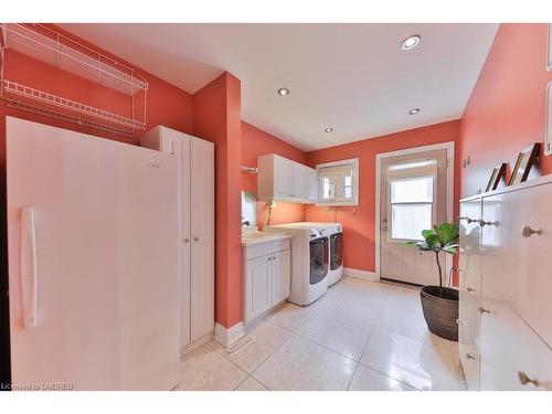 981 Valdese Drive, Mississauga, ON - Indoor Photo Showing Laundry Room