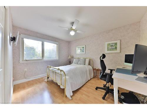 981 Valdese Drive, Mississauga, ON - Indoor Photo Showing Bedroom