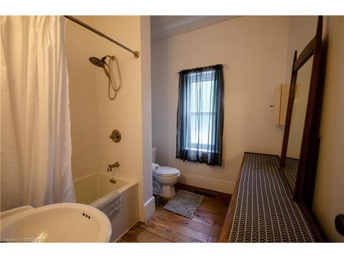 6142 Guelph Line, Burlington, ON - Indoor Photo Showing Bathroom