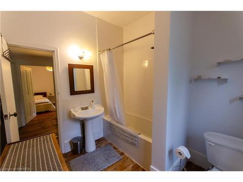 6142 Guelph Line, Burlington, ON - Indoor Photo Showing Bathroom