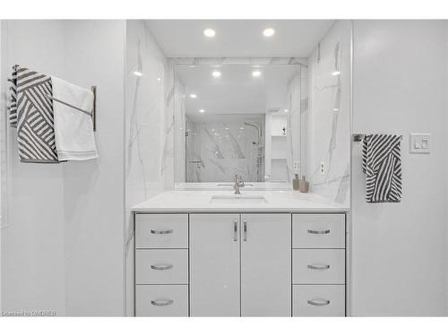 1359 Saddler Circle, Oakville, ON - Indoor Photo Showing Bathroom