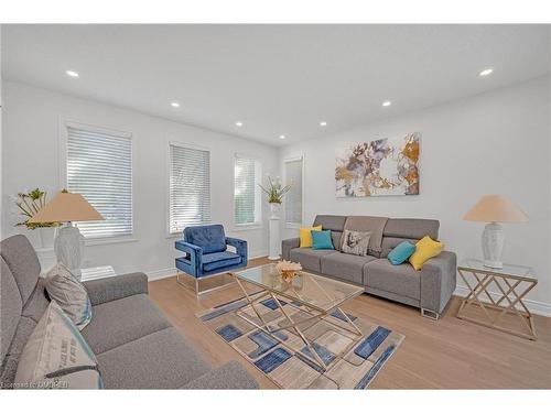 1359 Saddler Circle, Oakville, ON - Indoor Photo Showing Living Room