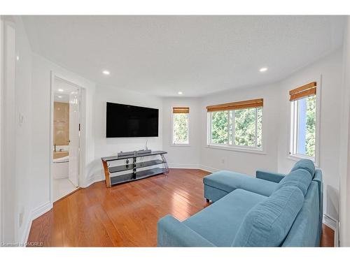 1359 Saddler Circle, Oakville, ON - Indoor Photo Showing Living Room