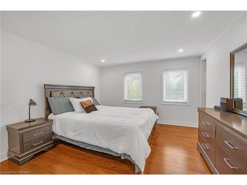 1359 Saddler Circle, Oakville, ON - Indoor Photo Showing Bedroom