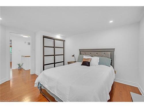 1359 Saddler Circle, Oakville, ON - Indoor Photo Showing Bedroom