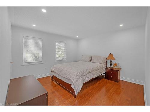 1359 Saddler Circle, Oakville, ON - Indoor Photo Showing Bedroom