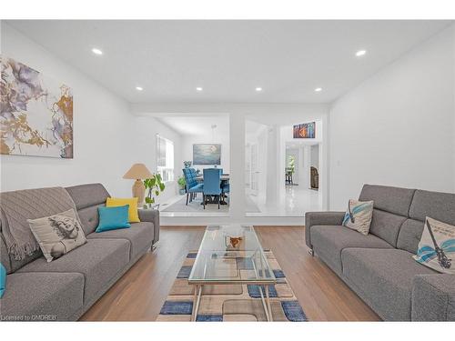 1359 Saddler Circle, Oakville, ON - Indoor Photo Showing Living Room