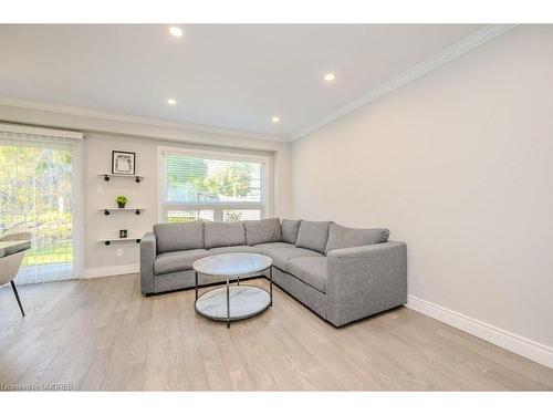 12-3500 South Millway, Mississauga, ON - Indoor Photo Showing Living Room