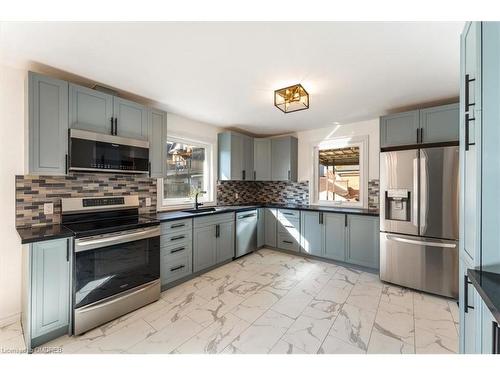 106 Simcoe Street E, Hamilton, ON - Indoor Photo Showing Kitchen With Upgraded Kitchen