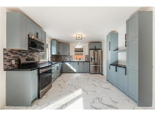 106 Simcoe Street E, Hamilton, ON - Indoor Photo Showing Kitchen