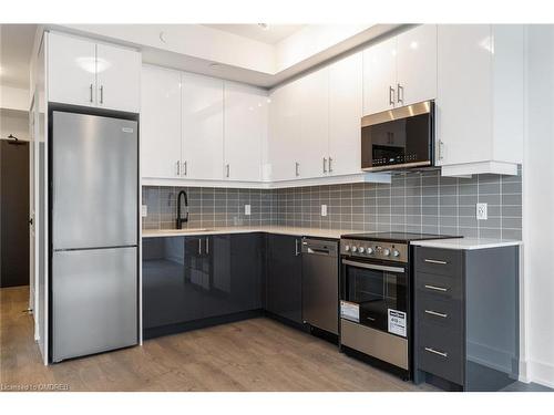 336-2343 Khalsa Gate, Oakville, ON - Indoor Photo Showing Kitchen With Stainless Steel Kitchen With Upgraded Kitchen