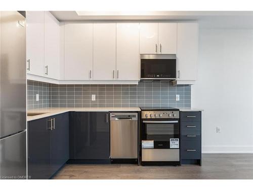 336-2343 Khalsa Gate, Oakville, ON - Indoor Photo Showing Kitchen With Stainless Steel Kitchen With Upgraded Kitchen