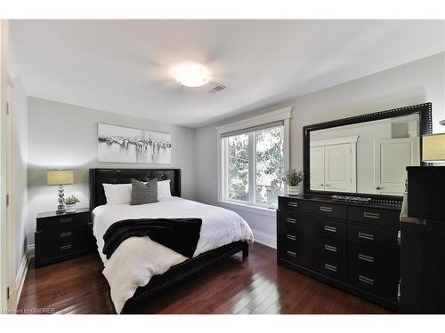 3168 Lakeshore Road W, Oakville, ON - Indoor Photo Showing Bedroom