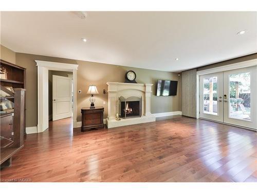 3168 Lakeshore Road W, Oakville, ON - Indoor Photo Showing Living Room With Fireplace