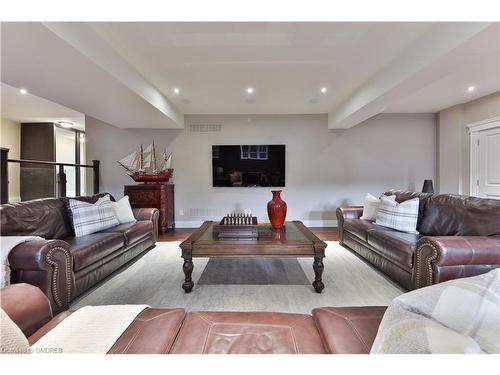 3168 Lakeshore Road W, Oakville, ON - Indoor Photo Showing Living Room