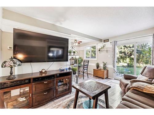 76-100 Quigley Road E, Hamilton, ON - Indoor Photo Showing Living Room