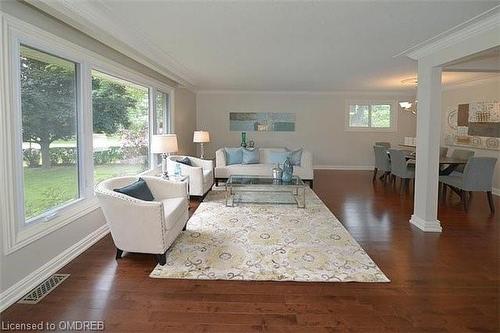 Main Level-643 Gayne Boulevard, Burlington, ON - Indoor Photo Showing Living Room