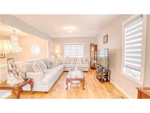 117 62Nd Street S, Wasaga Beach, ON - Indoor Photo Showing Living Room