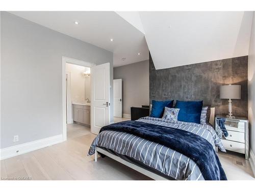 604 Maplehurst Avenue, Oakville, ON - Indoor Photo Showing Bedroom