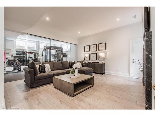 604 Maplehurst Avenue, Oakville, ON - Indoor Photo Showing Living Room