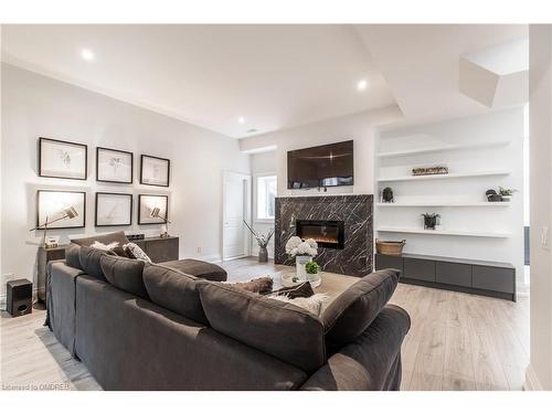 604 Maplehurst Avenue, Oakville, ON - Indoor Photo Showing Living Room With Fireplace