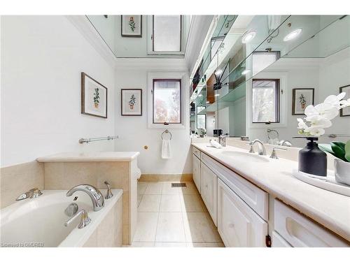 34 Maple Avenue, Dundas, ON - Indoor Photo Showing Bathroom