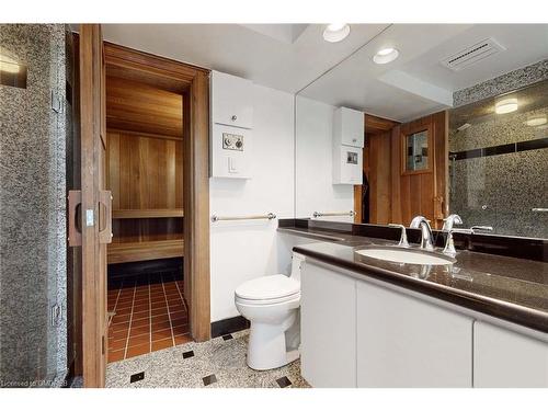 34 Maple Avenue, Dundas, ON - Indoor Photo Showing Bathroom