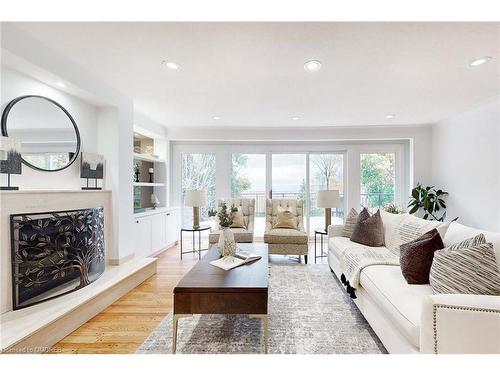 34 Maple Avenue, Dundas, ON - Indoor Photo Showing Living Room