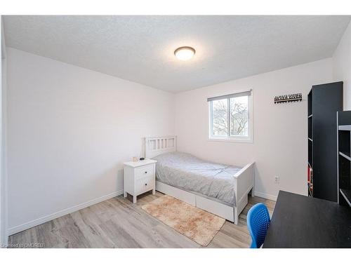 204 Country Club Drive, Guelph, ON - Indoor Photo Showing Bedroom