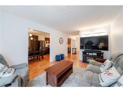 204 Country Club Drive, Guelph, ON - Indoor Photo Showing Living Room