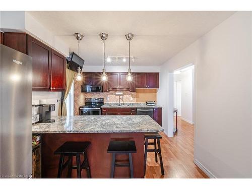 204 Country Club Drive, Guelph, ON - Indoor Photo Showing Kitchen With Upgraded Kitchen