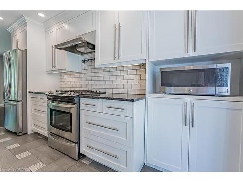 38 Black Walnut Drive, Kitchener, ON - Indoor Photo Showing Kitchen With Stainless Steel Kitchen With Upgraded Kitchen