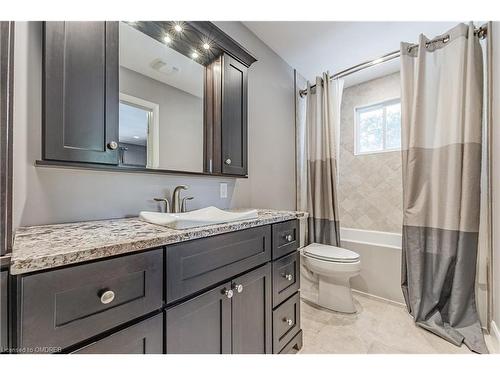 38 Black Walnut Drive, Kitchener, ON - Indoor Photo Showing Bathroom