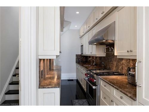 1092 Argyle Drive, Oakville, ON - Indoor Photo Showing Kitchen