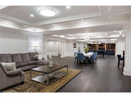 1092 Argyle Drive, Oakville, ON - Indoor Photo Showing Living Room