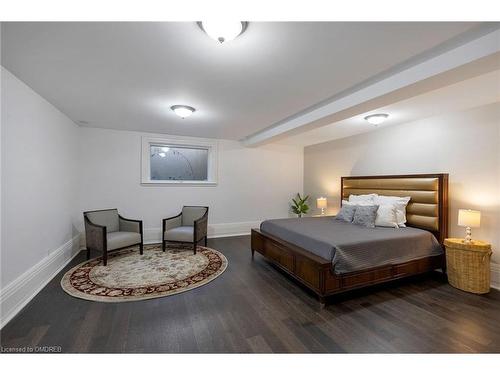 1092 Argyle Drive, Oakville, ON - Indoor Photo Showing Bedroom