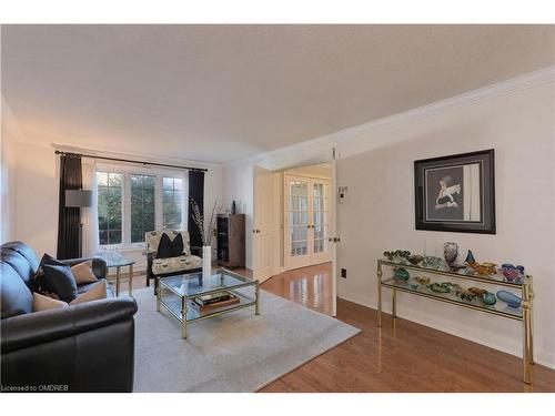 5344 Durie Road, Peel, ON - Indoor Photo Showing Living Room