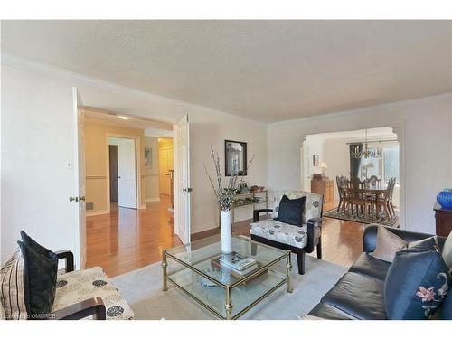 5344 Durie Road, Peel, ON - Indoor Photo Showing Living Room