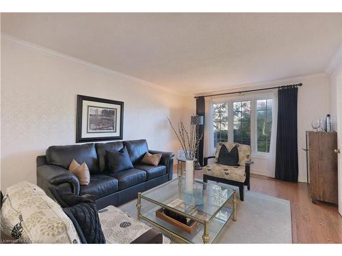 5344 Durie Road, Peel, ON - Indoor Photo Showing Living Room