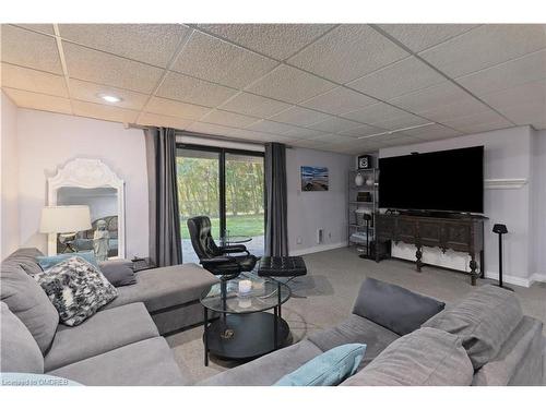 5344 Durie Road, Peel, ON - Indoor Photo Showing Living Room