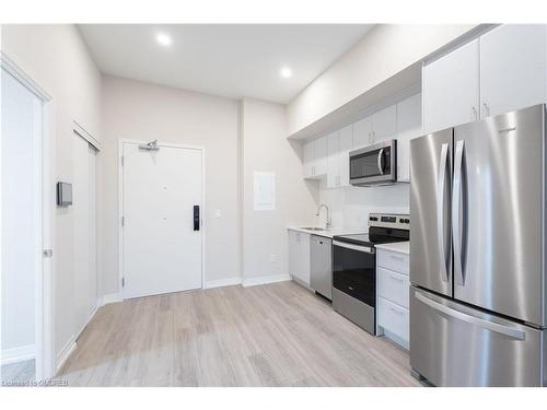 Uph 50-50 Herrick Avenue, St. Catharines, ON - Indoor Photo Showing Kitchen With Stainless Steel Kitchen