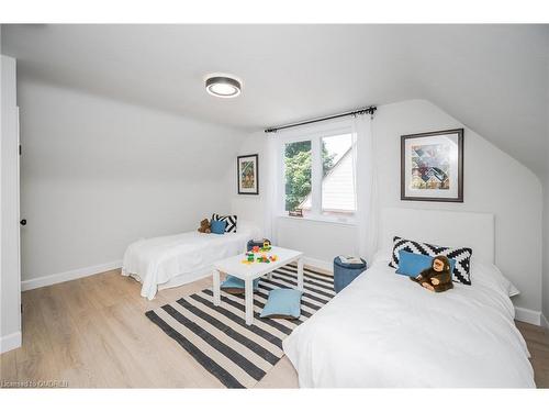 45 Glengrove Avenue, Hamilton, ON - Indoor Photo Showing Bedroom